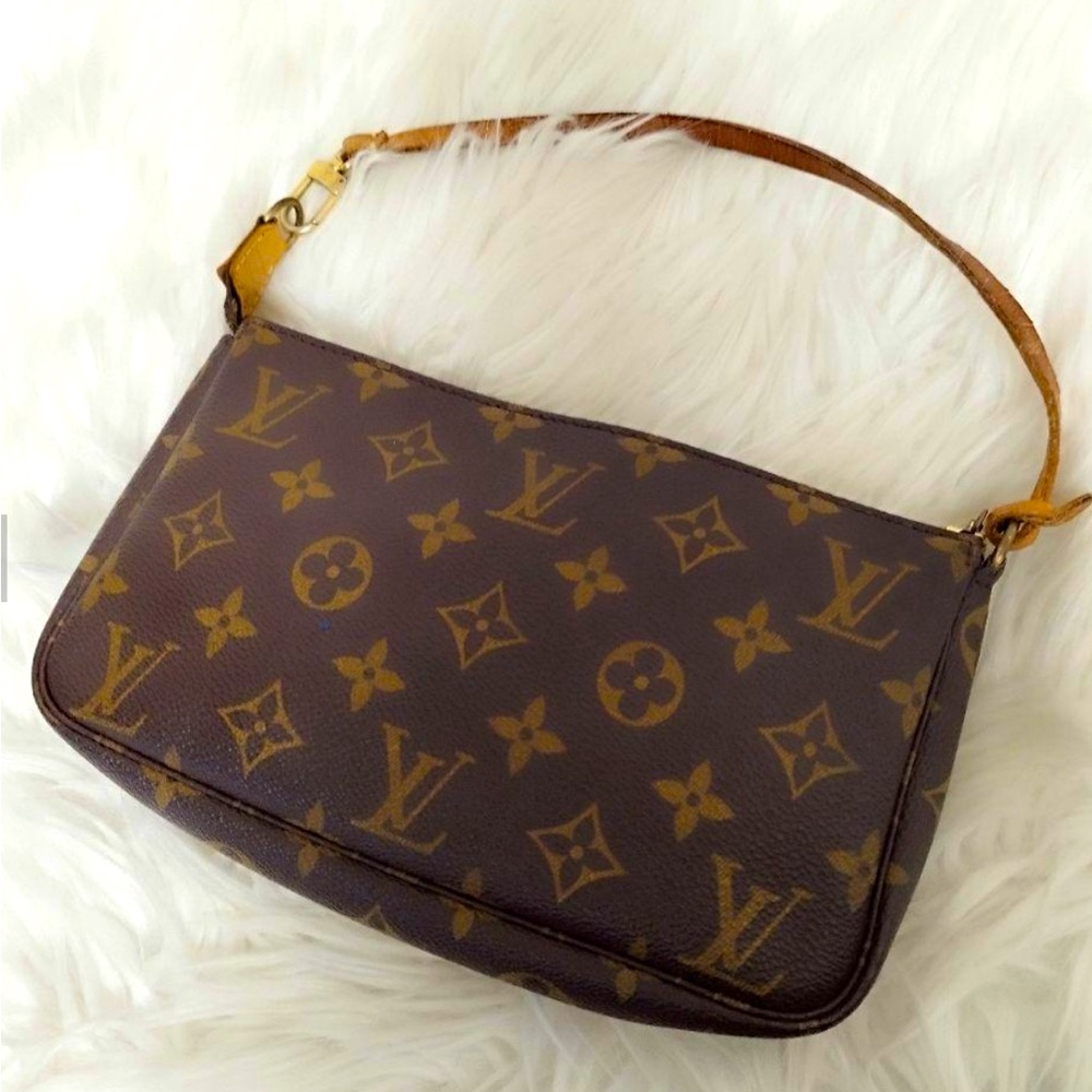 LOUIS VUITTON Monogram Pochette